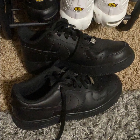 black air forces size 6